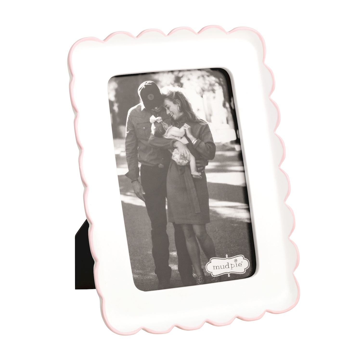 Mud Pie scalloped resin frame